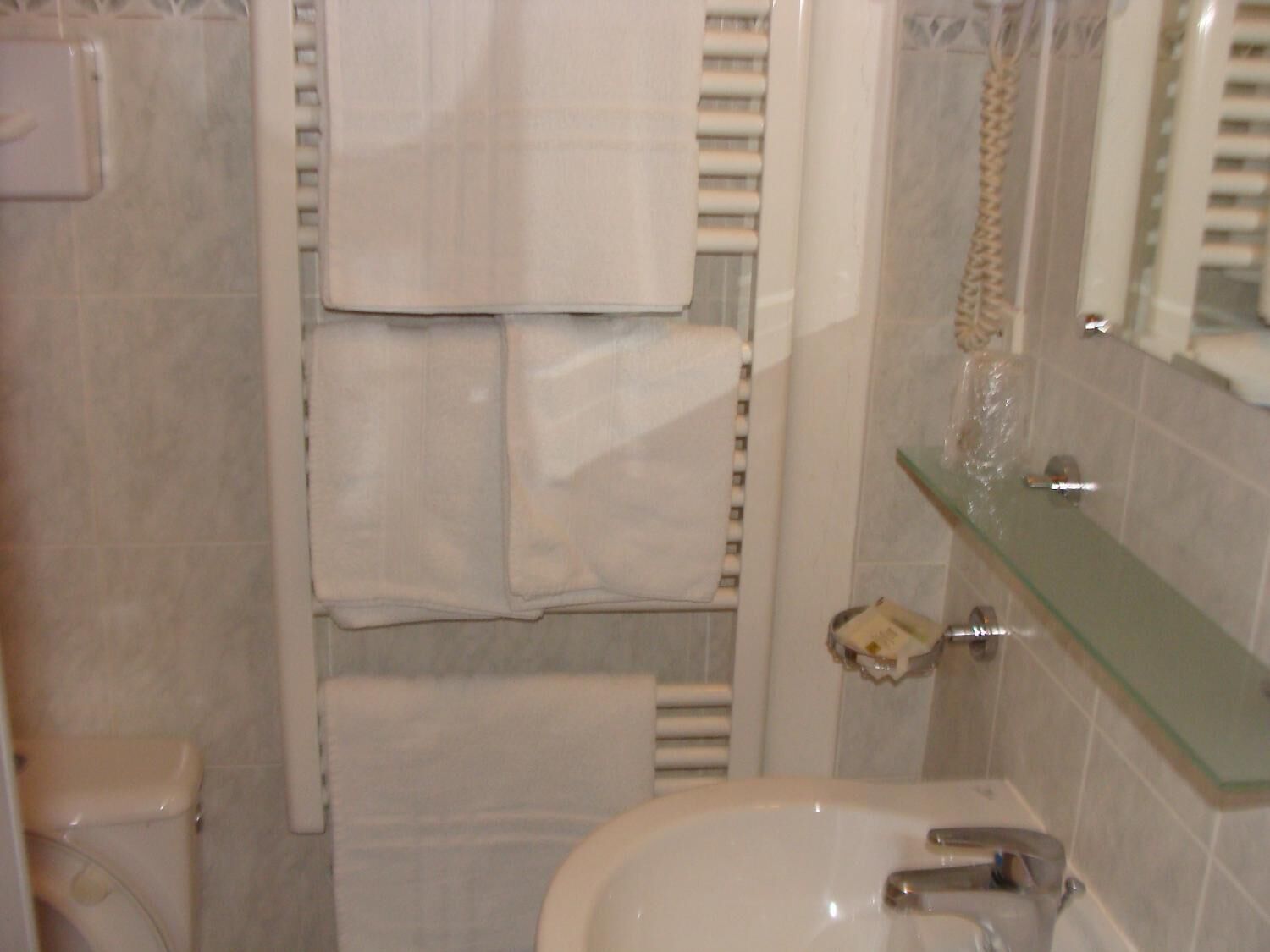 shower, free toiletries, towels