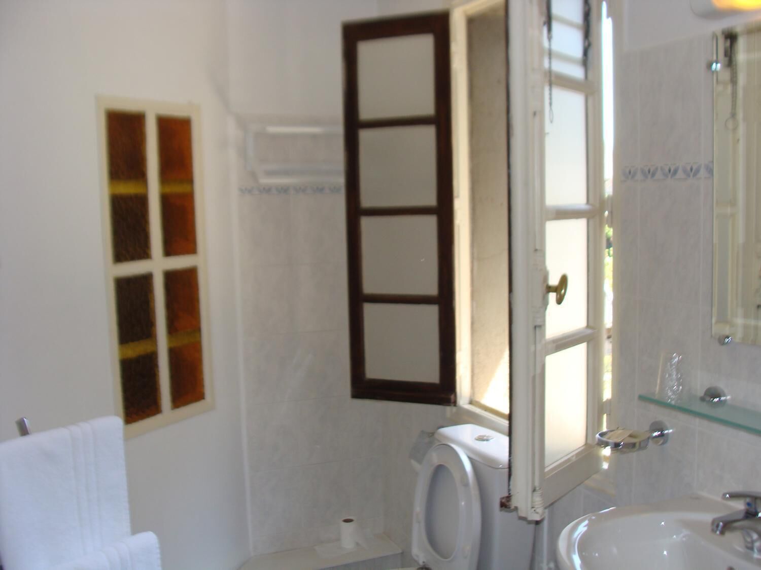 shower, free toiletries, towels