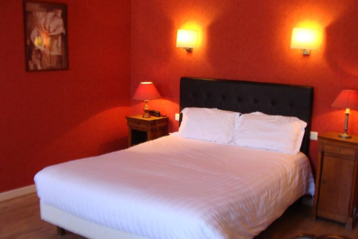 standard triple room | minibar, desk, soundproofing, iron/ironing board