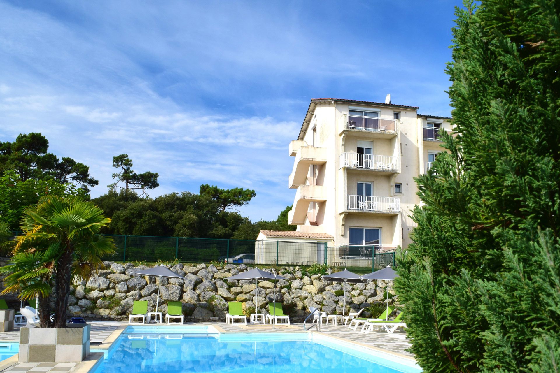 outdoor pool, pool umbrellas, pool loungers