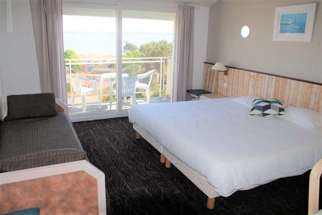 Superior Triple Room | Individually decorated, individually furnished, desk, blackout drapes