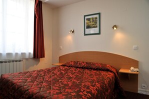 标准双人房 | 办公桌、免费 WiFi