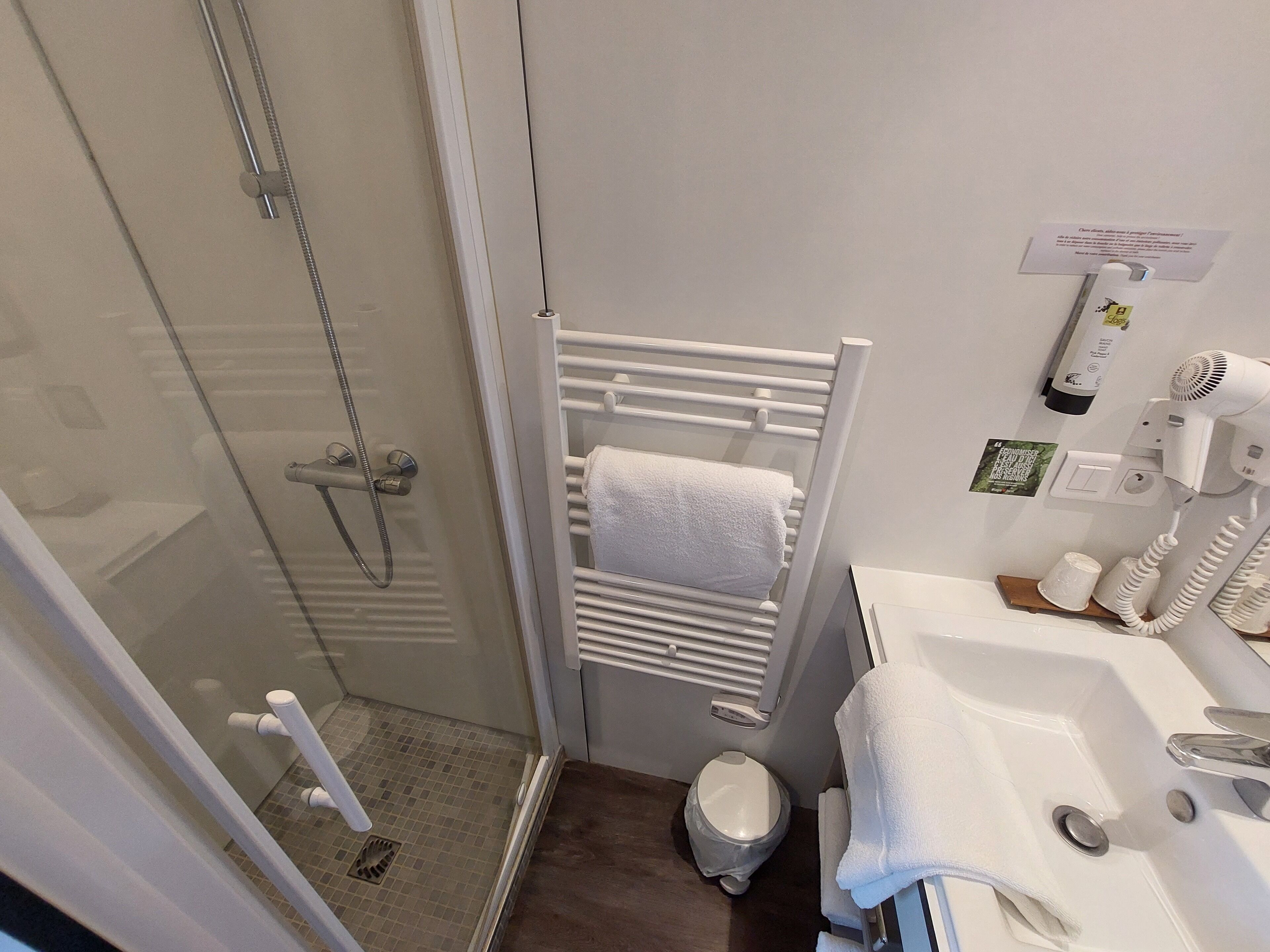 free toiletries, hair dryer