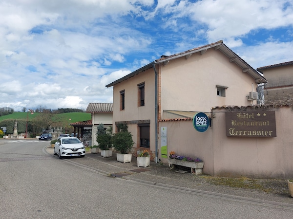 Logis Hôtels - Chez Terrassier - Hôtel Et Restaurant - Tarn-et-Garonne