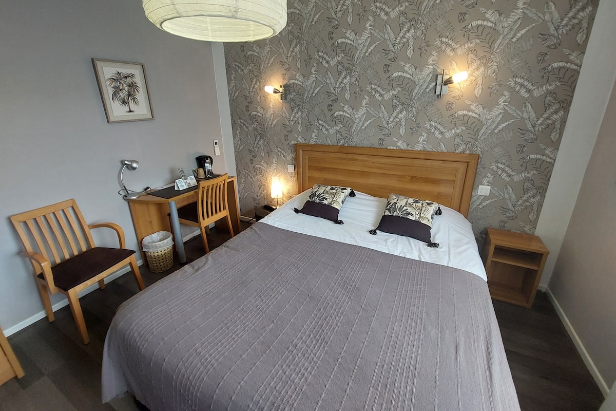 Comfort-Doppelzimmer | Schreibtisch, kostenlose Babybetten, Zustellbetten, kostenloses WLAN