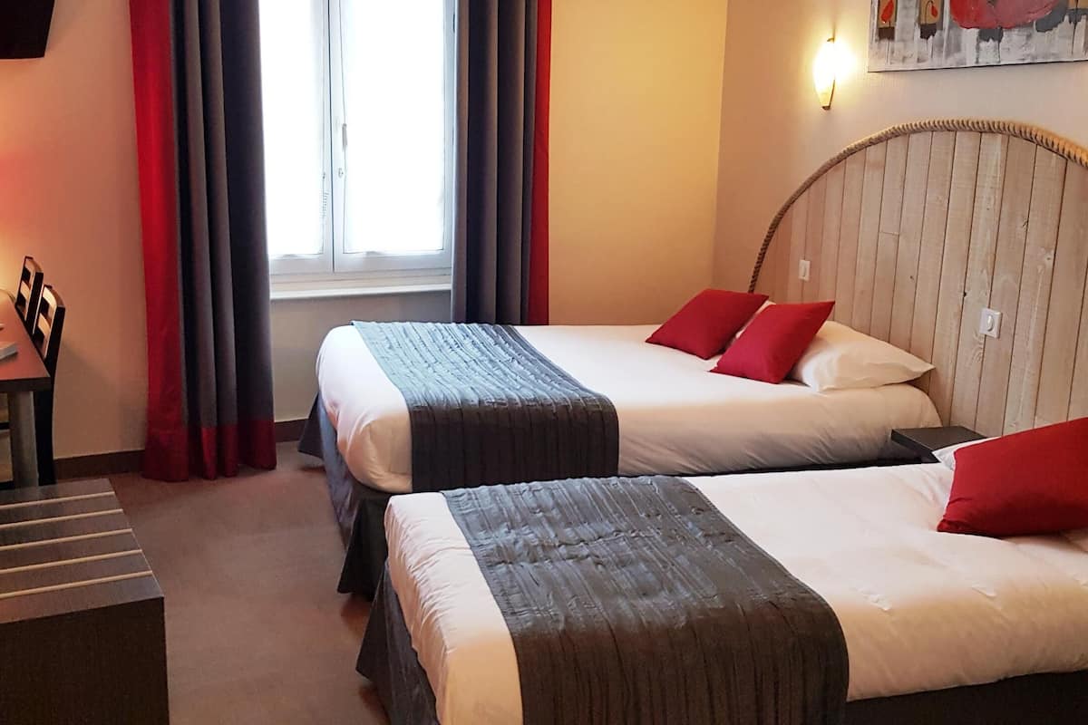 standard triple room | desk, soundproofing, iron/ironing board, free cots/infant beds