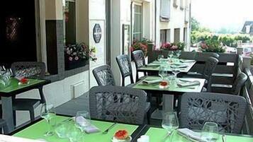 Déjeuner et dîner servis sur place