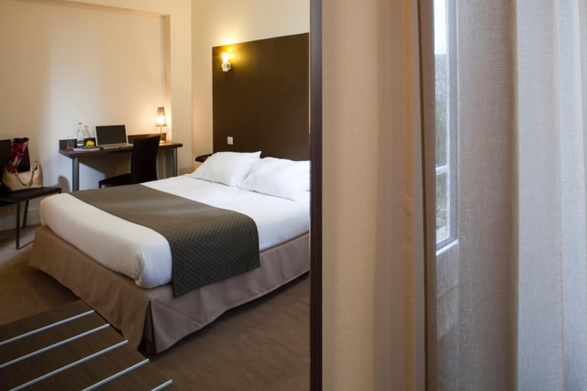 standard double room | desk, soundproofing, iron/ironing board, free cots/infant beds