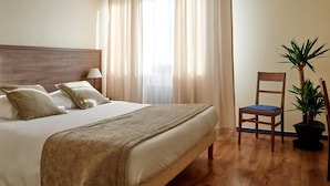Standard Double Room | Desk, cribs (free), rollaway beds (surcharge), WiFi (free) - La Chaumière (Voiron)