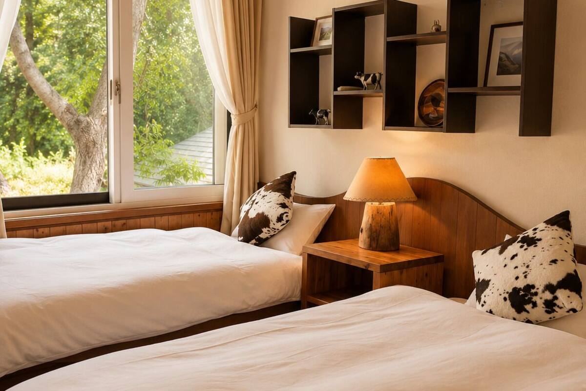 Chambre Design avec lits jumeaux, Plusieurs lits | Literie de qualité, couette en duvet, lit avec matelas à plateau-coussin