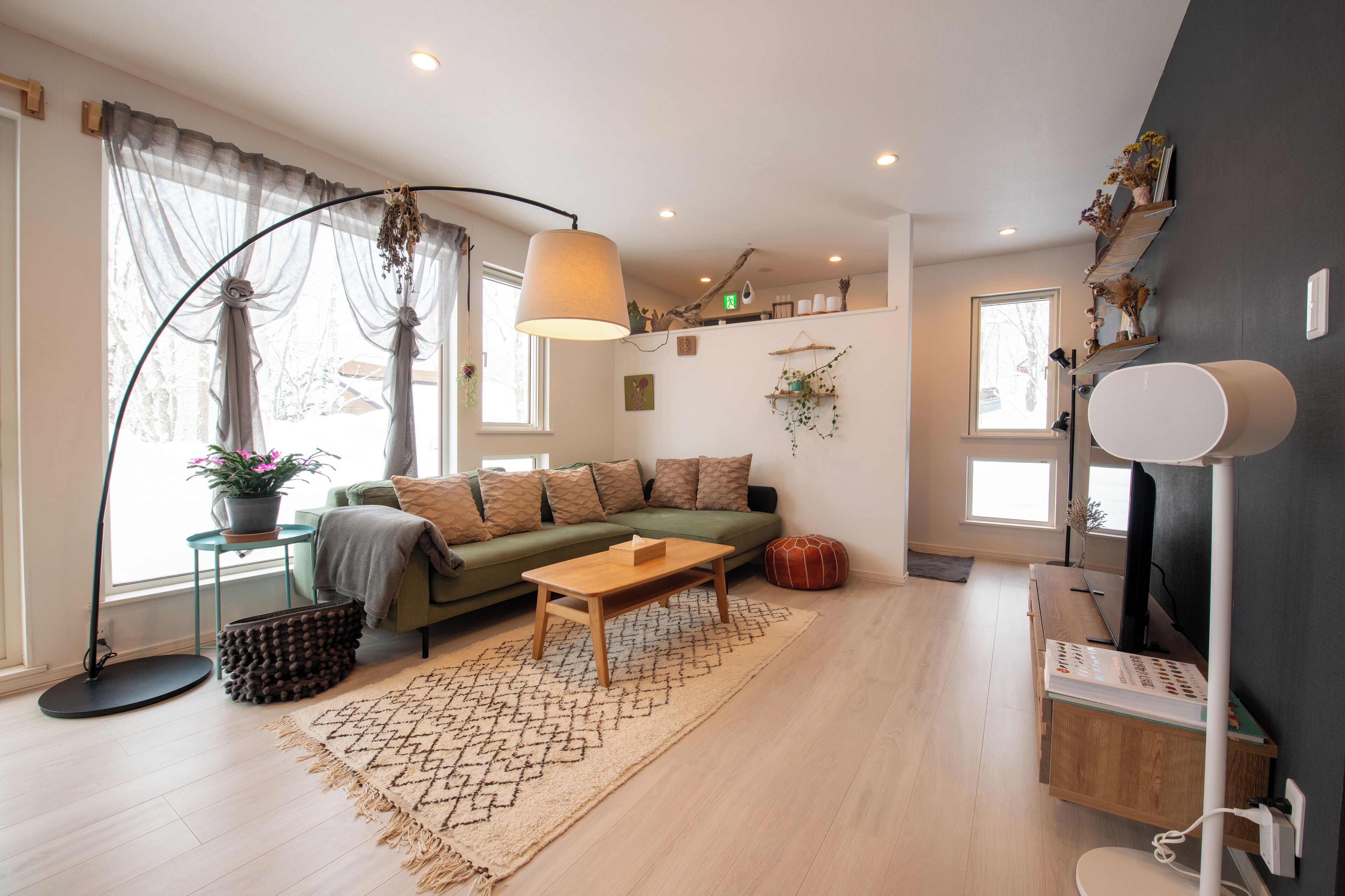 Premium bedding, down duvets, pillow-top beds, desk