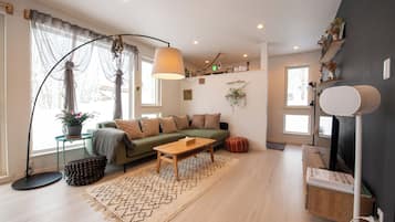 Premium bedding, down duvets, pillow-top beds, desk