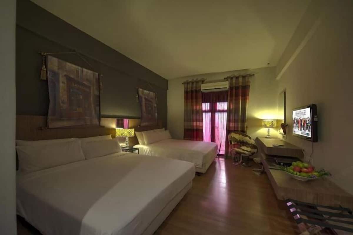 In-room safe, free WiFi, bed sheets