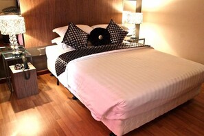 Cofres nos quartos, Wi-Fi de cortesia, roupa de cama