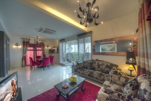 Télévision LCD de 32 pouces avec chaînes par câble, télévision