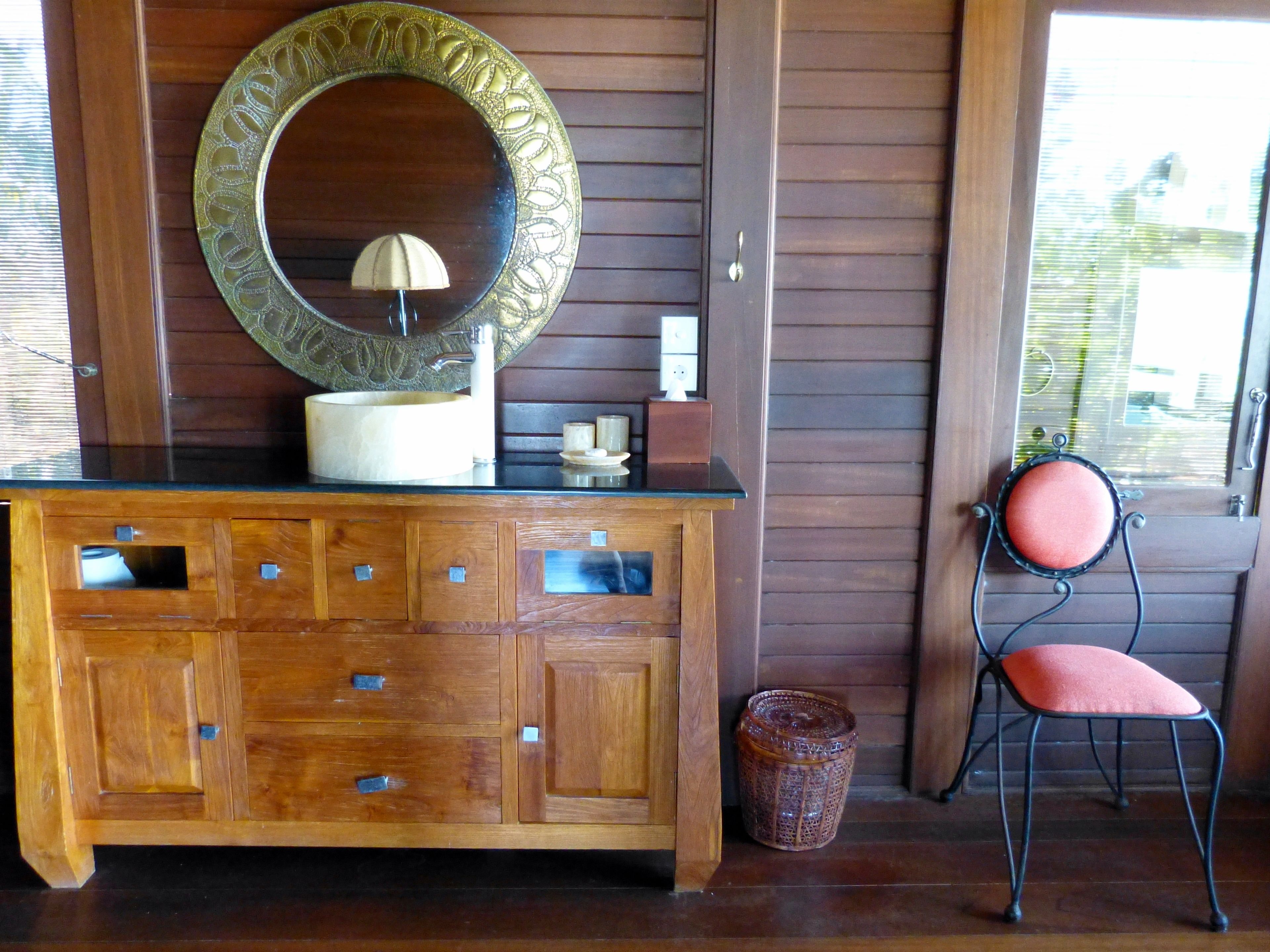 honeymoon suite | minibar, in-room safe, desk, blackout curtains