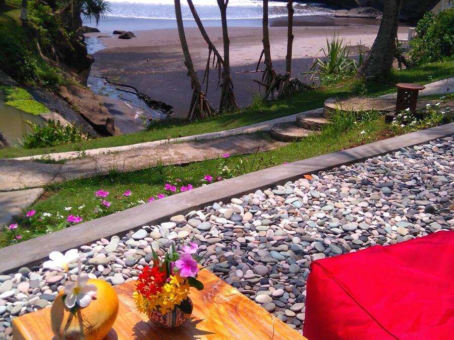 Se sirven desayunos y cocina internacional (con vistas al jardín)