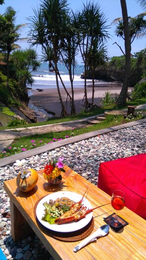 Breakfast, lunch, dinner served; international cuisine, garden views 