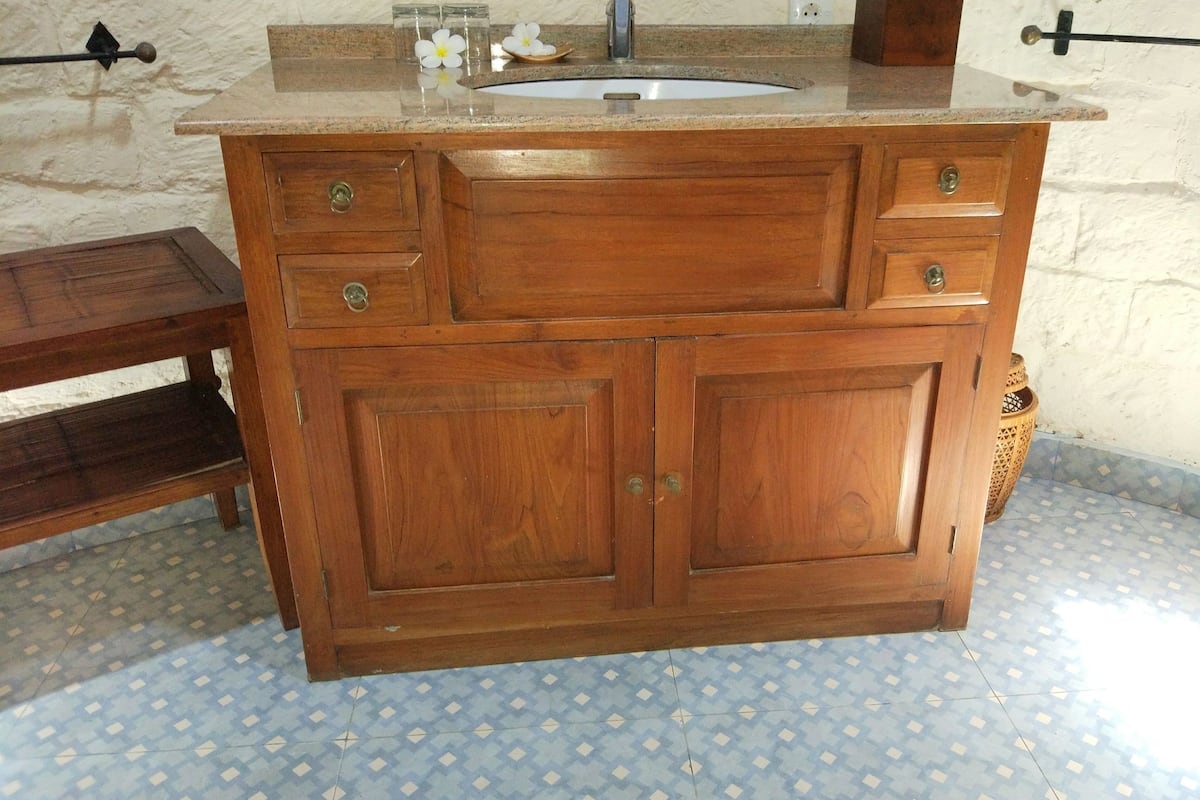 one bedroom villa with garden view | bathroom | rainfall showerhead, free toiletries, hair dryer, towels