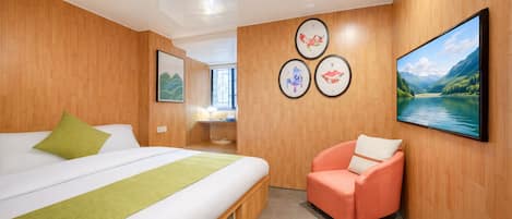 Ropa de cama de alta calidad y caja de seguridad en la habitación