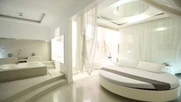 Mini Suite | Phòng tắm | Đồ dùng nhà tắm miễn phí, máy sấy tóc, khăn tắm