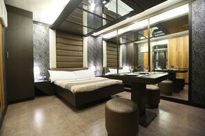 Regular Standard (No Garage)  | Minibar, free WiFi, bed sheets - Victoria Court North EDSA - Caloocan (Caloocan)