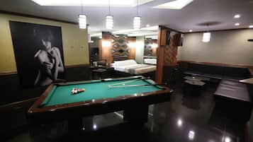 Phòng Deluxe, 1 giường cỡ queen (Super Deluxe) | Minibar, truy cập Internet không dây miễn phí, bộ trải giường
