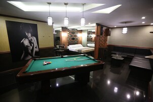 华丽客房, 1 张大床 (Super Deluxe) | 迷你吧、免费 WiFi、床单