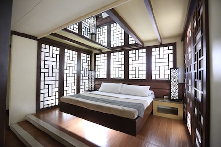 Mini Suite | ๋ฏธ๋๋ฐ, ๋ฌด๋ฃ WiFi, ์นจ๋ ์ํธ