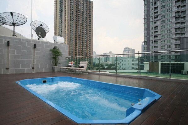 Outdoor pool, open 7:00 AM to 7:00 PM, pool loungers
