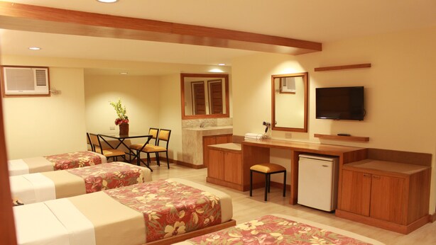 Standard Quadruple Room, 1 Bedroom - Pinoy Pamilya Hotel (Pasay)