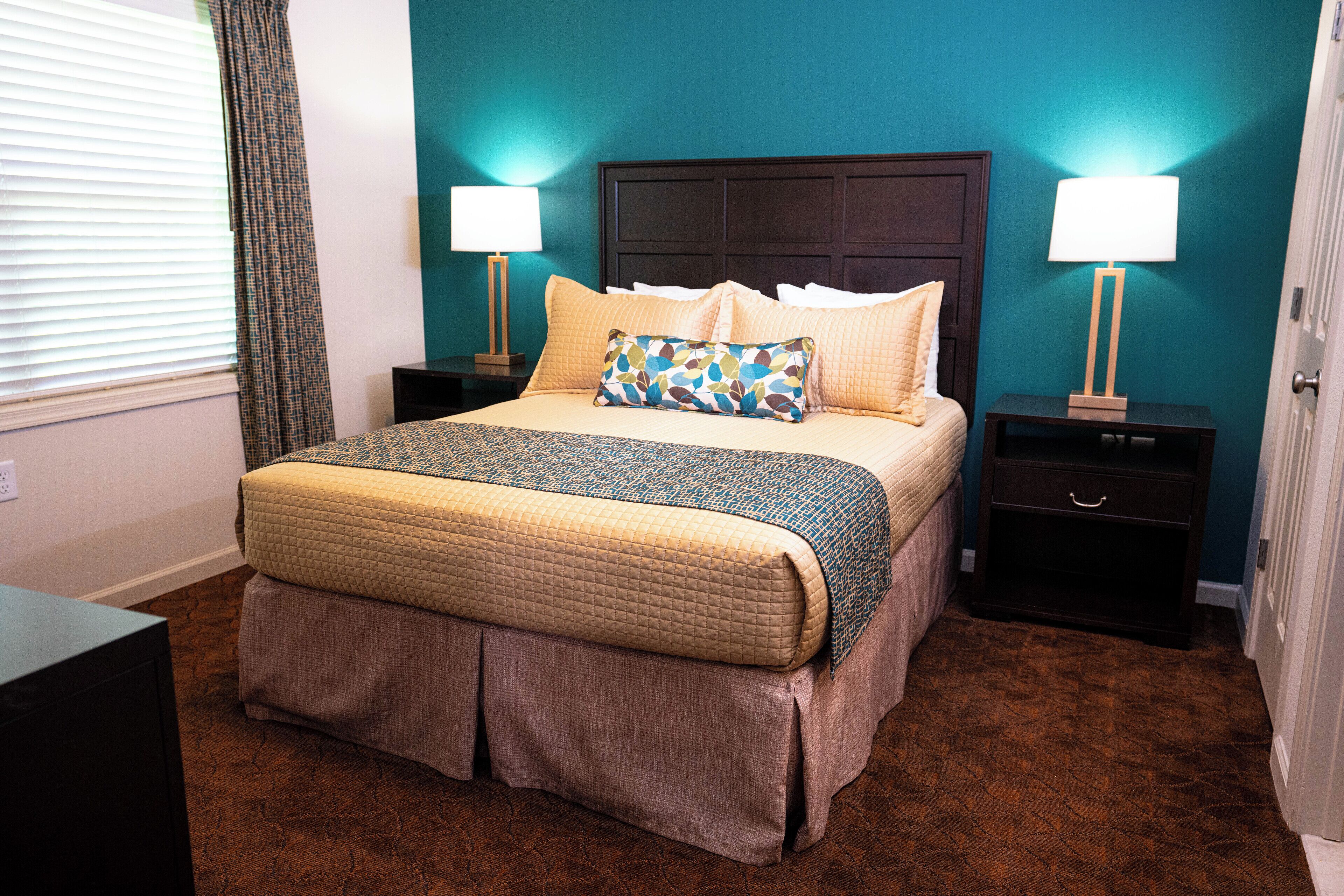 Caja de seguridad en la habitación y escritorio 