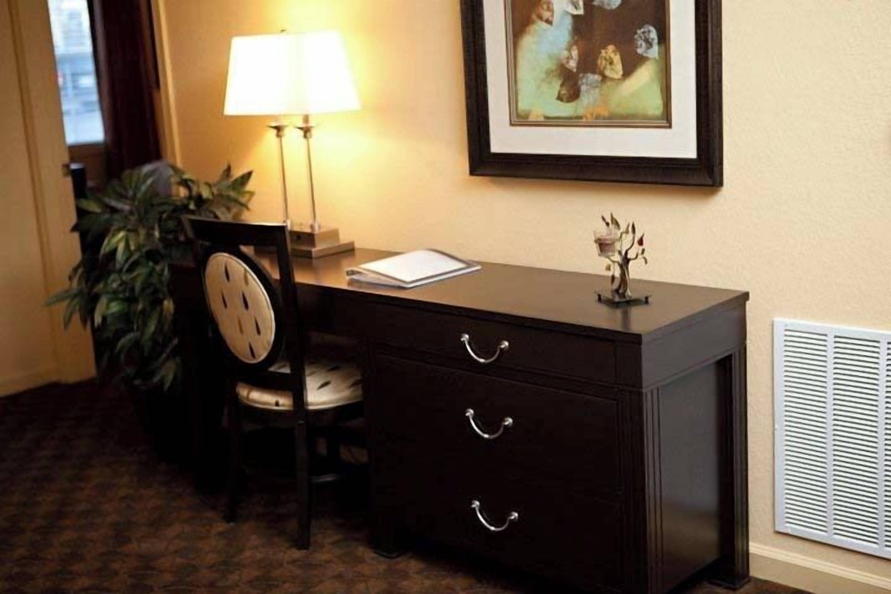 deluxe apartment, 2 bedrooms, kitchen | in-room safe, desk, laptop workspace, blackout curtains