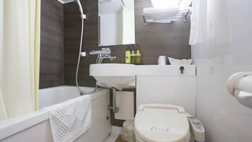 Kostenlose Toilettenartikel, Haartrockner, Bademäntel, Hausschuhe
