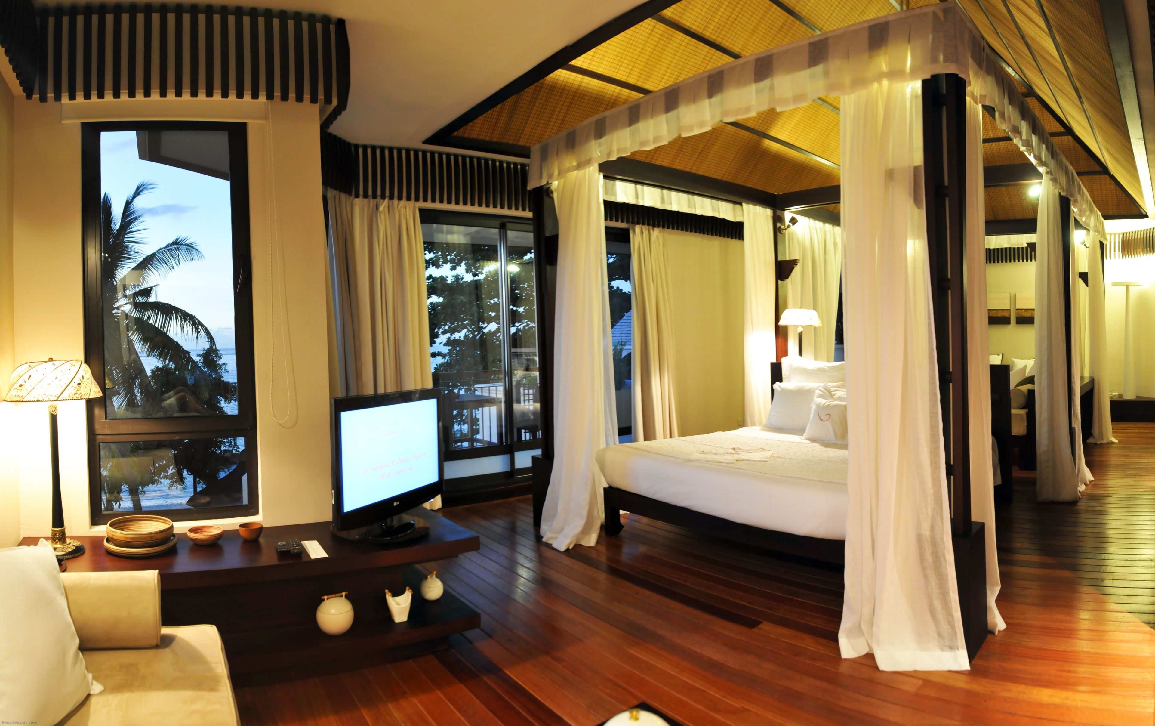 penthouse | minibar, in-room safe, desk, laptop workspace