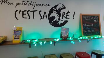 Desayuno buffet diario (EUR 8.90 por persona)