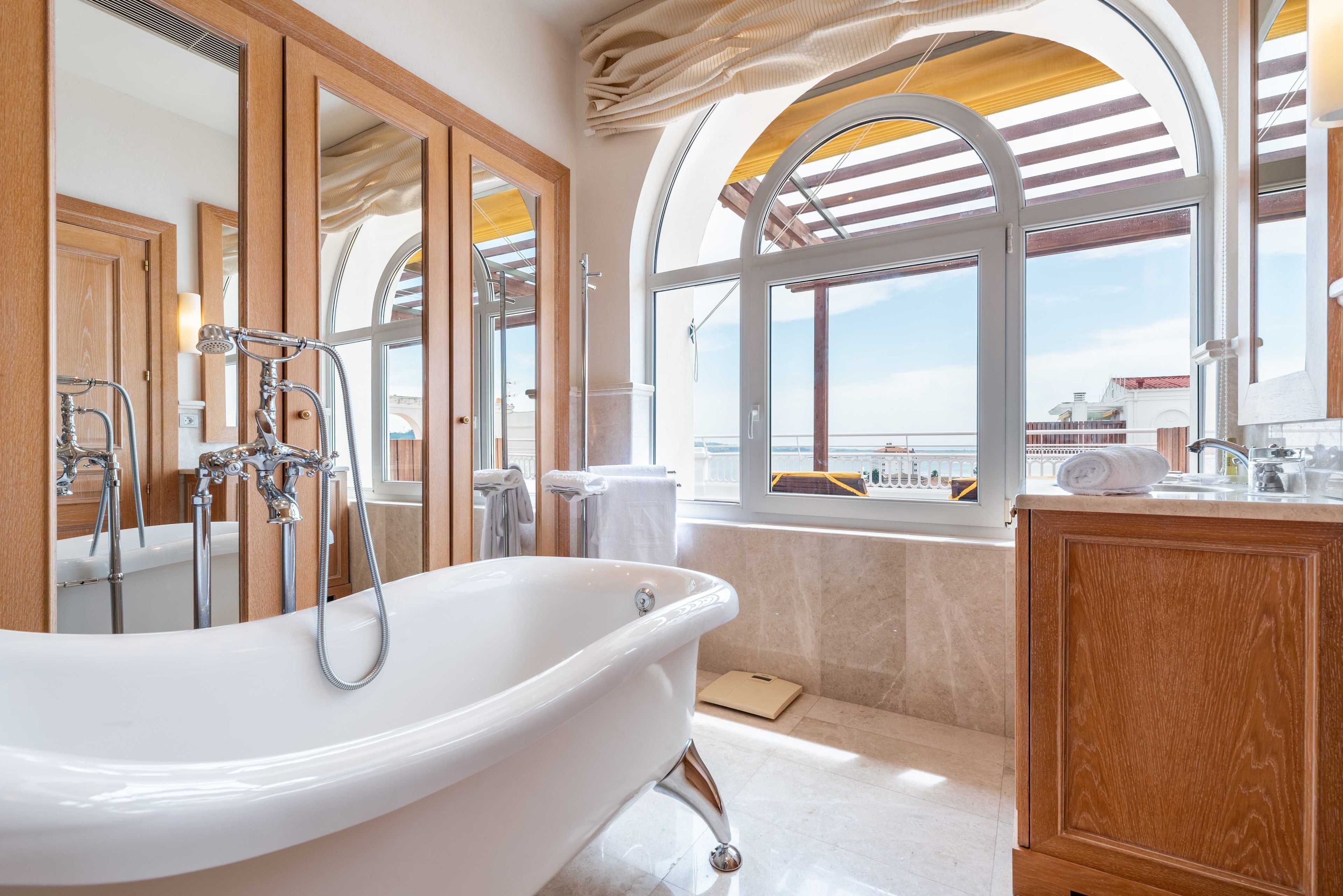 1 bedroom, free minibar items, in-room safe, desk