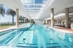 Indoor pool, outdoor pool, pool loungers - Eurostars Gran Hotel La Toja (O Grove)