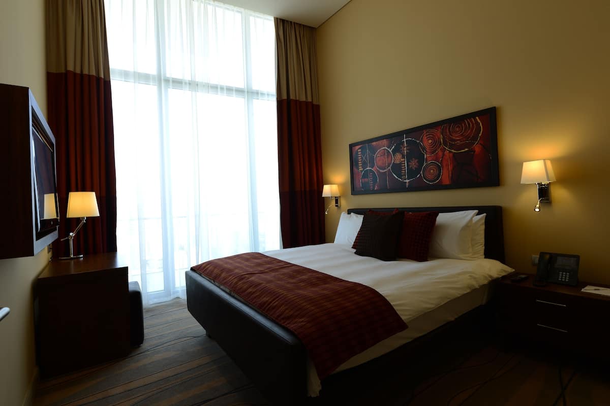 Egyptian cotton sheets, premium bedding, in-room safe, desk
