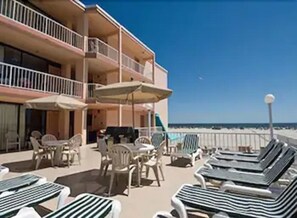 Sun deck - Beau Rivage Beach Resort (Wildwood Crest)