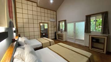 Premium bedding, in-room safe, individually decorated