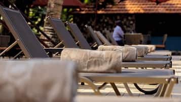 2 piscinas al aire libre, camas de piscina gratis