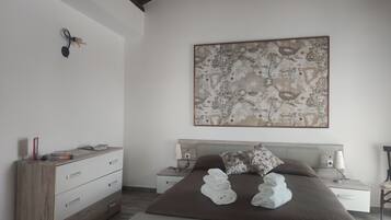 Egyptian cotton sheets, premium bedding, minibar, individually decorated