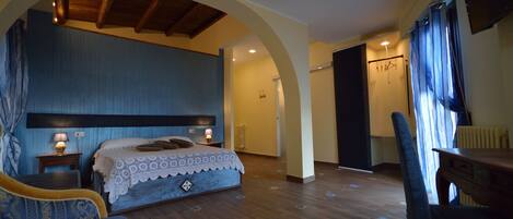 Superior Studio Suite | Egyptian cotton sheets, premium bedding, minibar, individually decorated