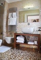 Badezimmer | Dusche, Regendusche, Haartrockner, Bademäntel