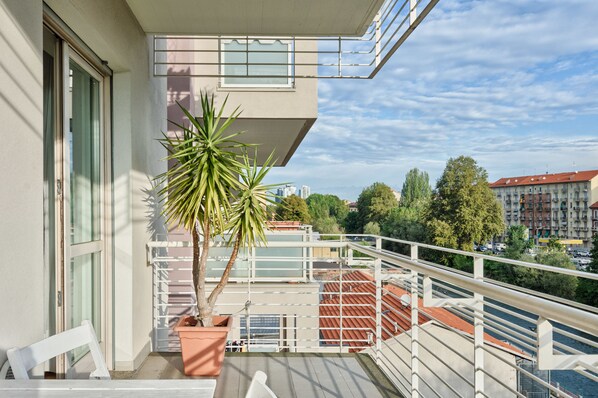 컴포트 아파트, 강 전망 | 테라스/파티오