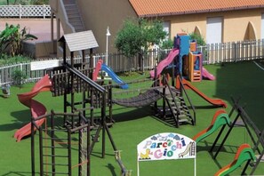 Außen-Kinderspielplatz