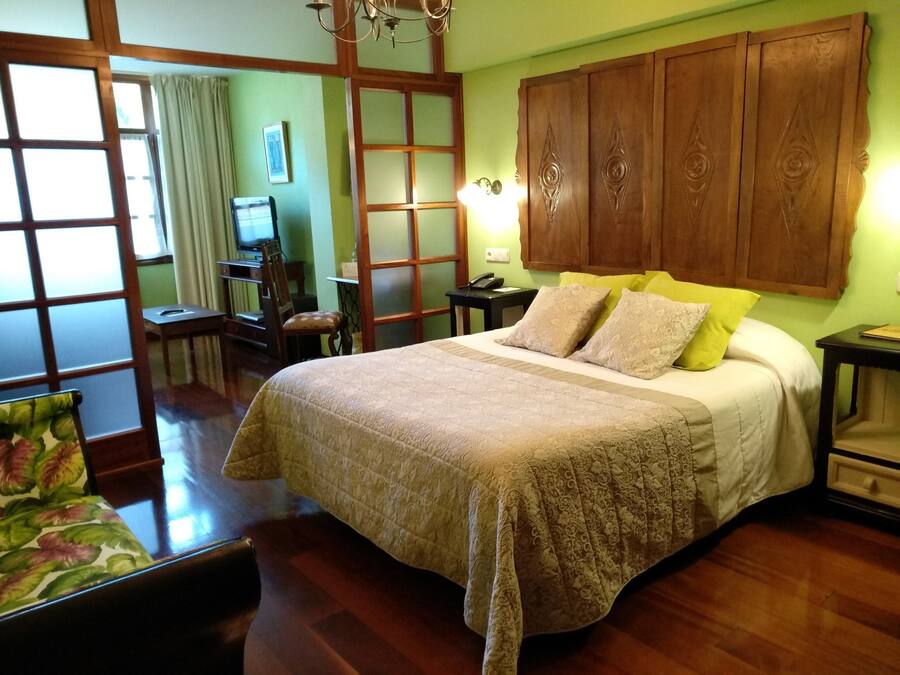 Room with living room | In-room safe, individually decorated, laptop workspace, free WiFi