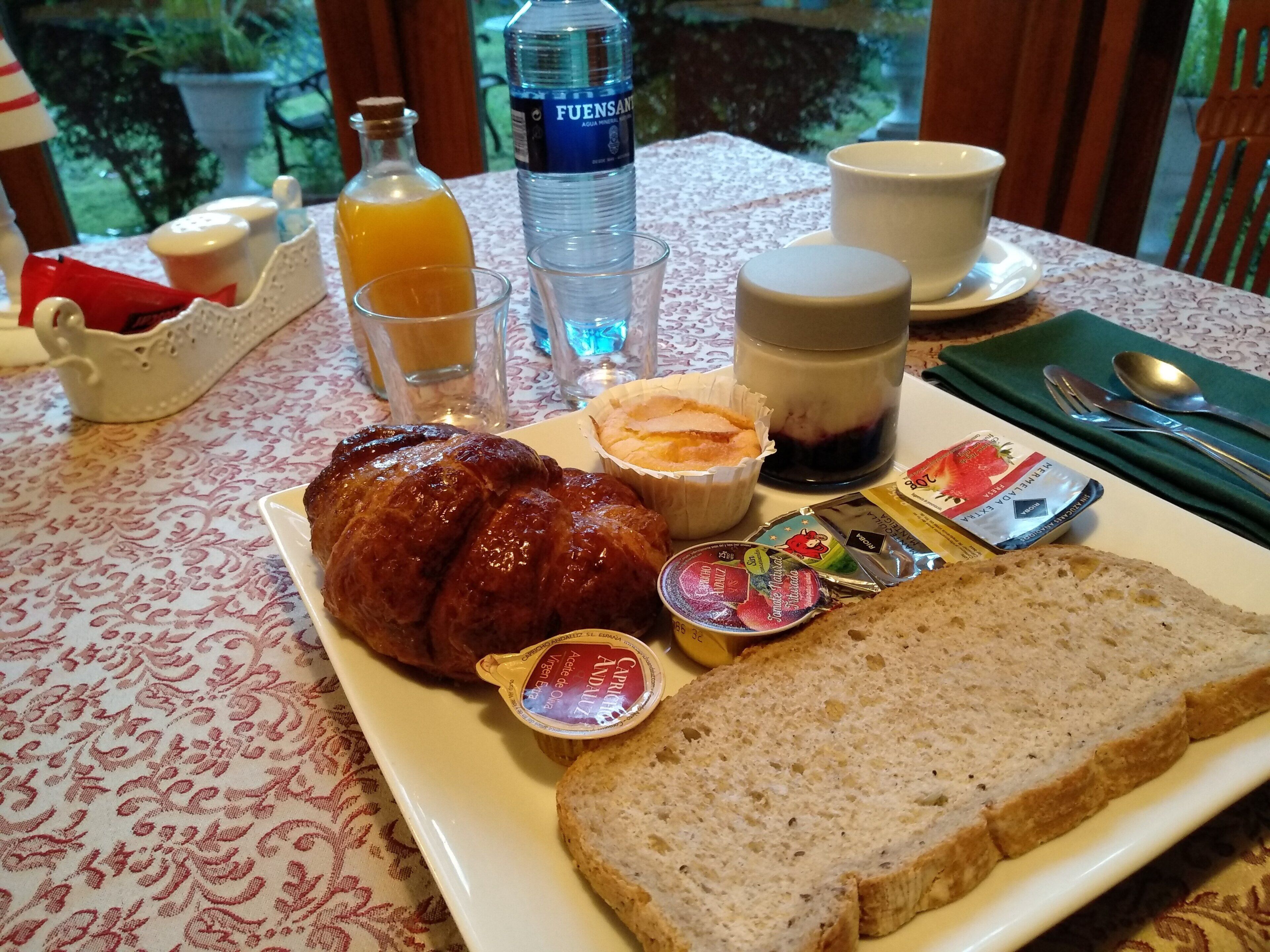 daily full breakfast (eur 11 per person)