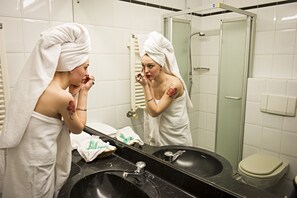 Superior Double or Twin Room | Bathroom - Hotel Cinzia (Vercelli)